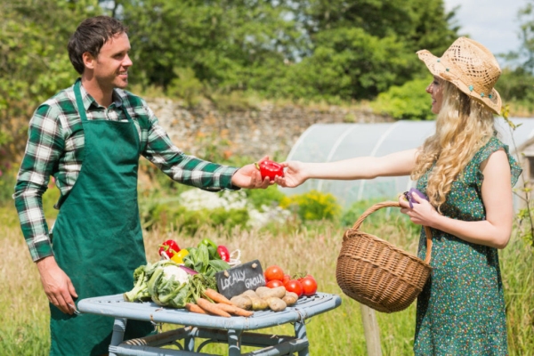 Compra locale: filiera corta, km0, mercato